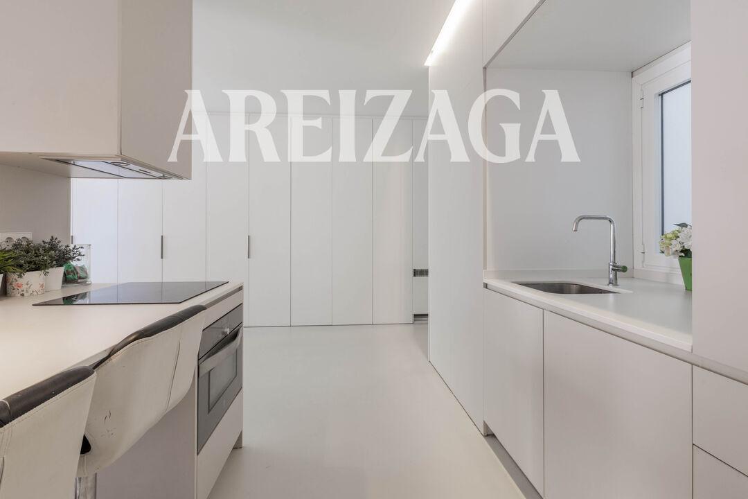 Flat for Sale in San Sebastián