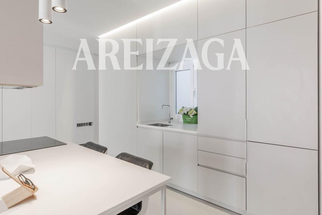 Flat for Sale in San Sebastián