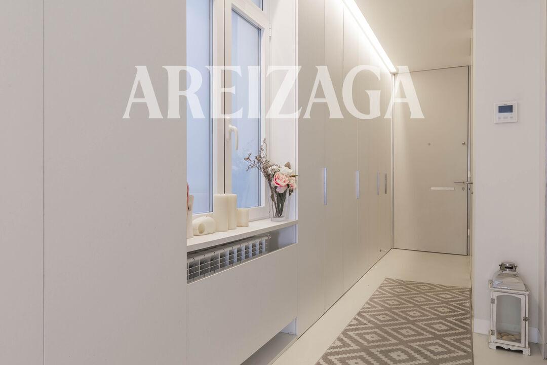 Flat for Sale in San Sebastián