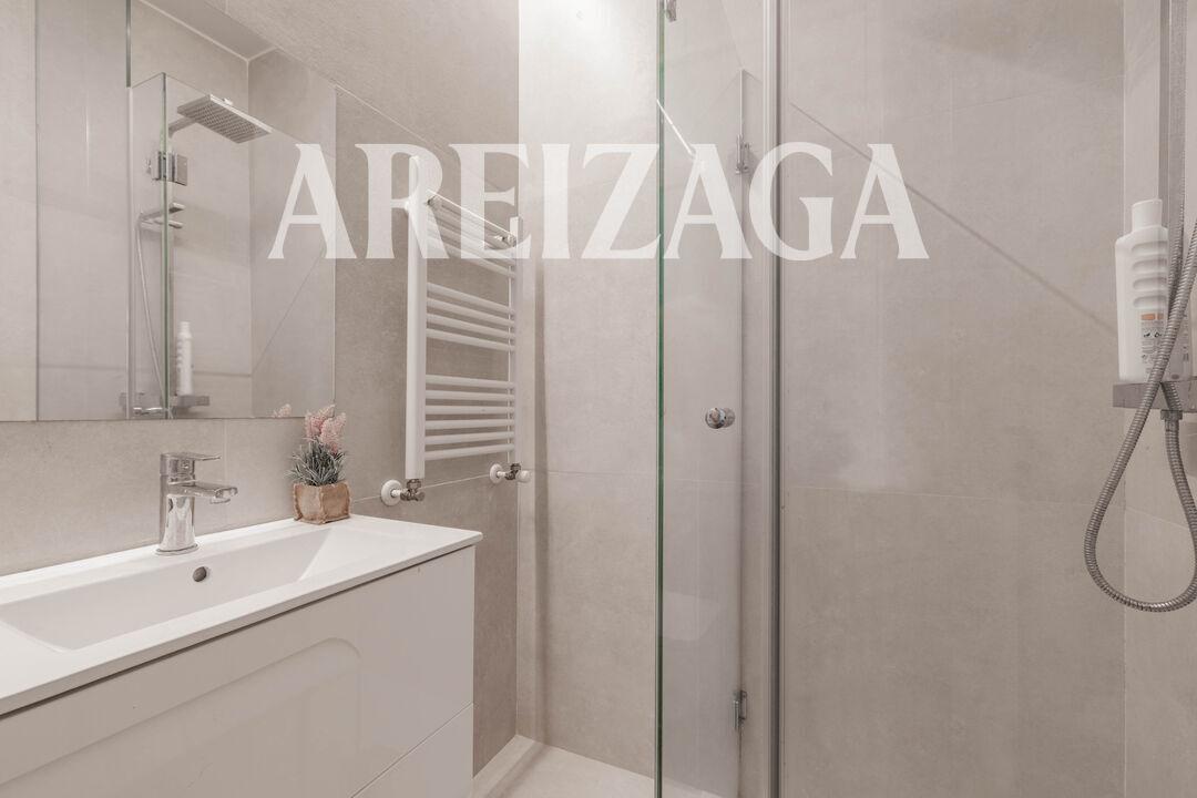 Flat for Sale in San Sebastián