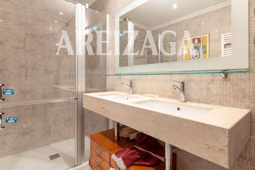 Flat for Sale in San Sebastián
