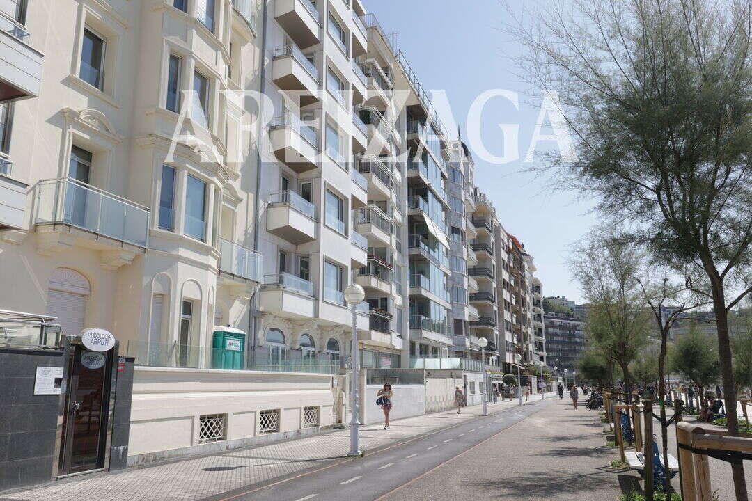 Flat for Sale in San Sebastián