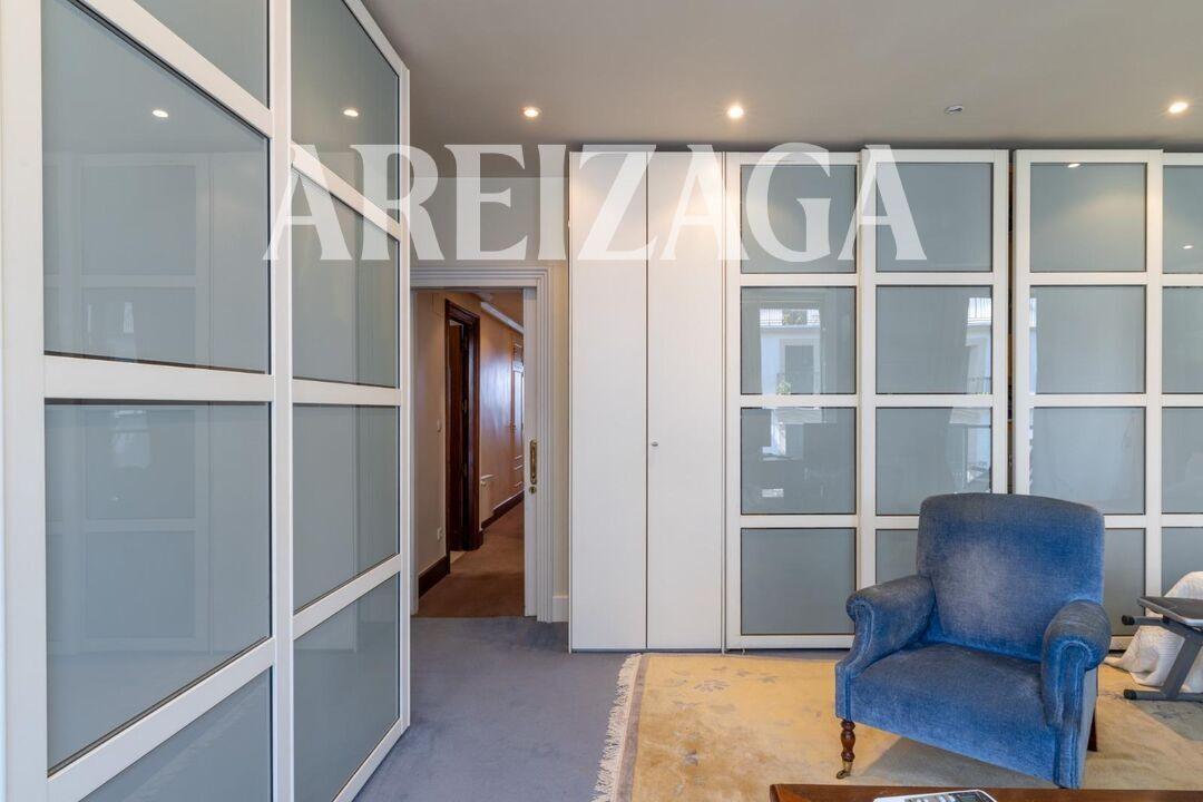 Flat for Sale in San Sebastián