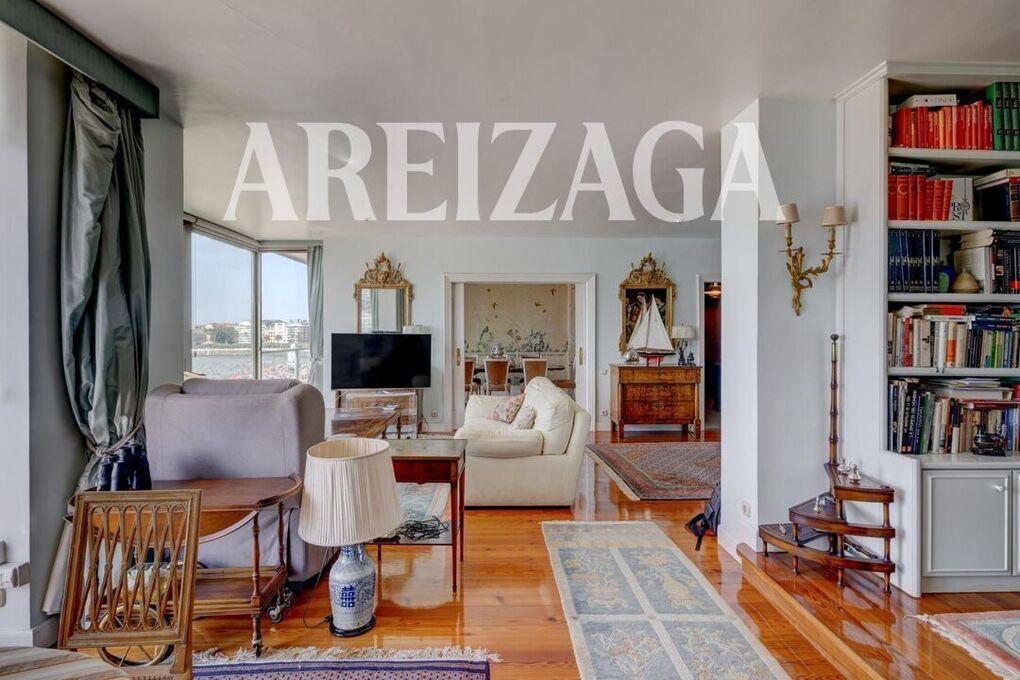 Flat for Sale in San Sebastián