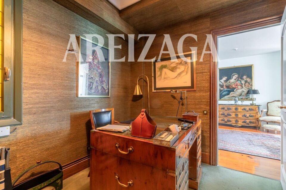 Flat for Sale in San Sebastián