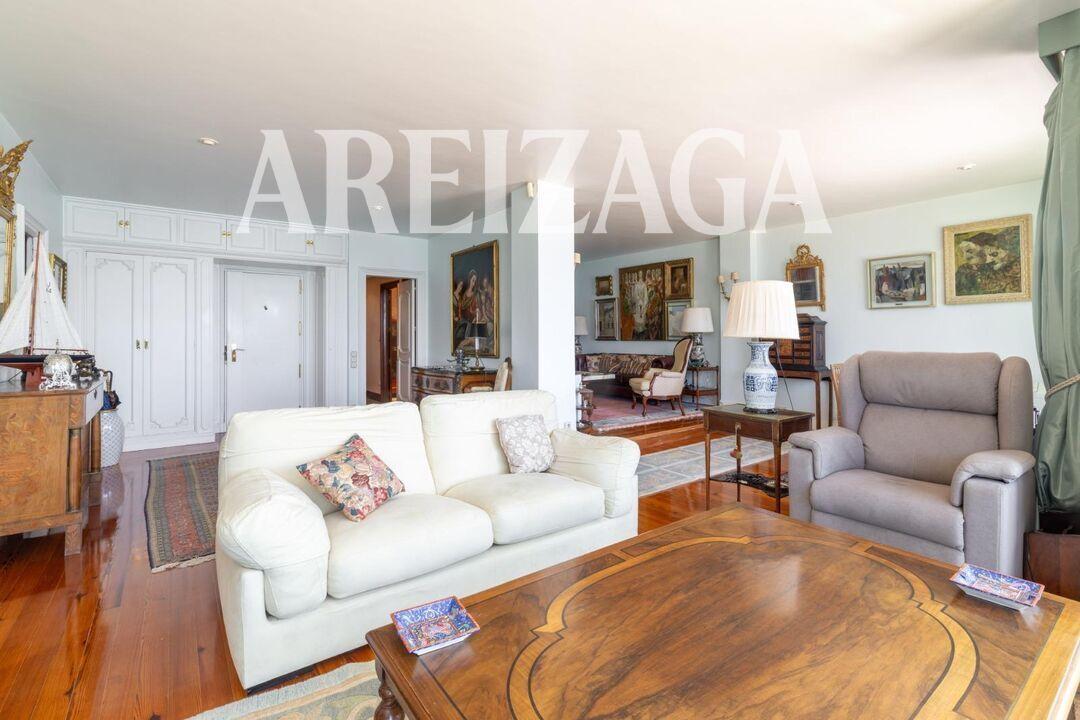 Flat for Sale in San Sebastián
