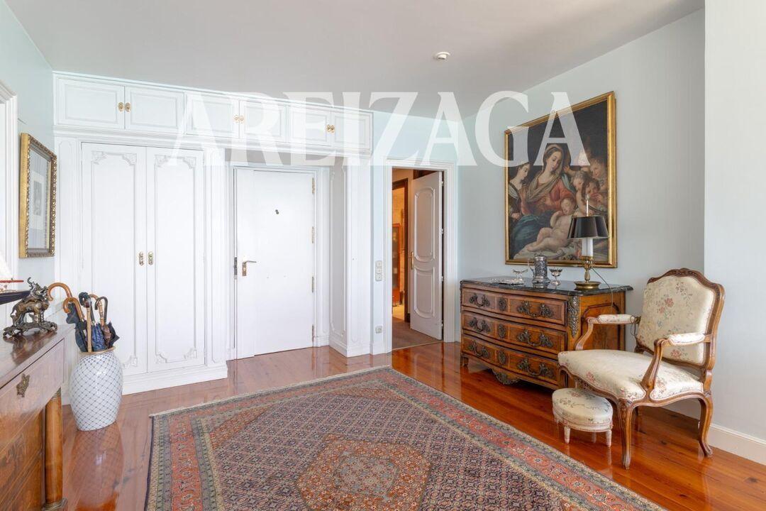 Flat for Sale in San Sebastián