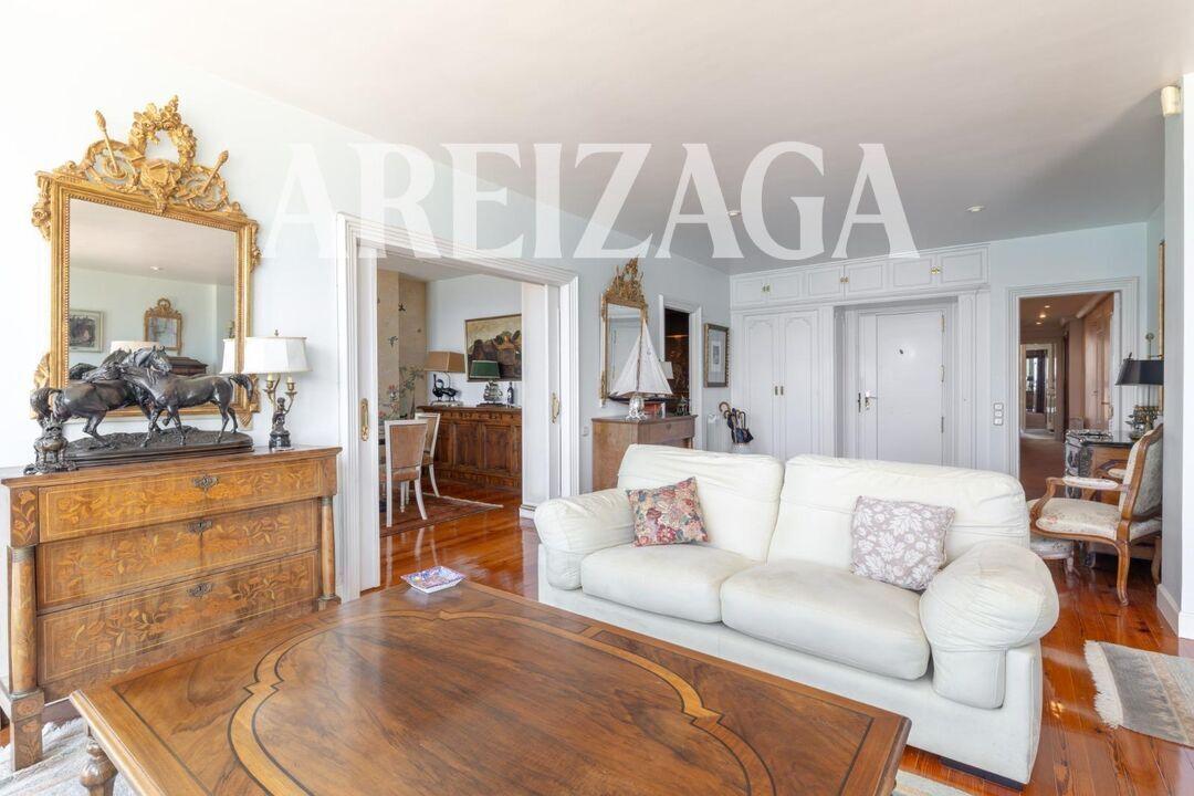 Flat for Sale in San Sebastián