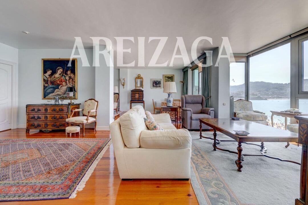 Flat for Sale in San Sebastián