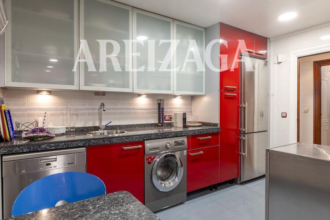 Flat for Sale in San Sebastián
