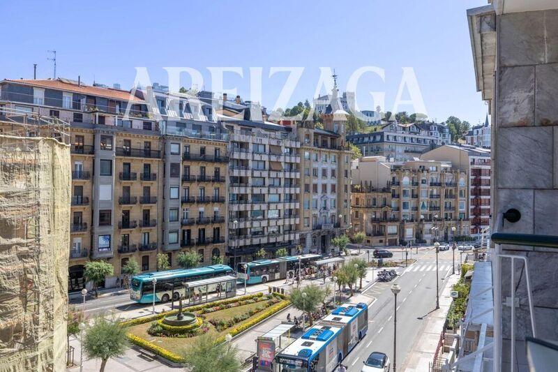 Flat for Sale in San Sebastián