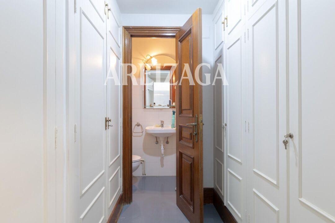 Flat for Sale in San Sebastián