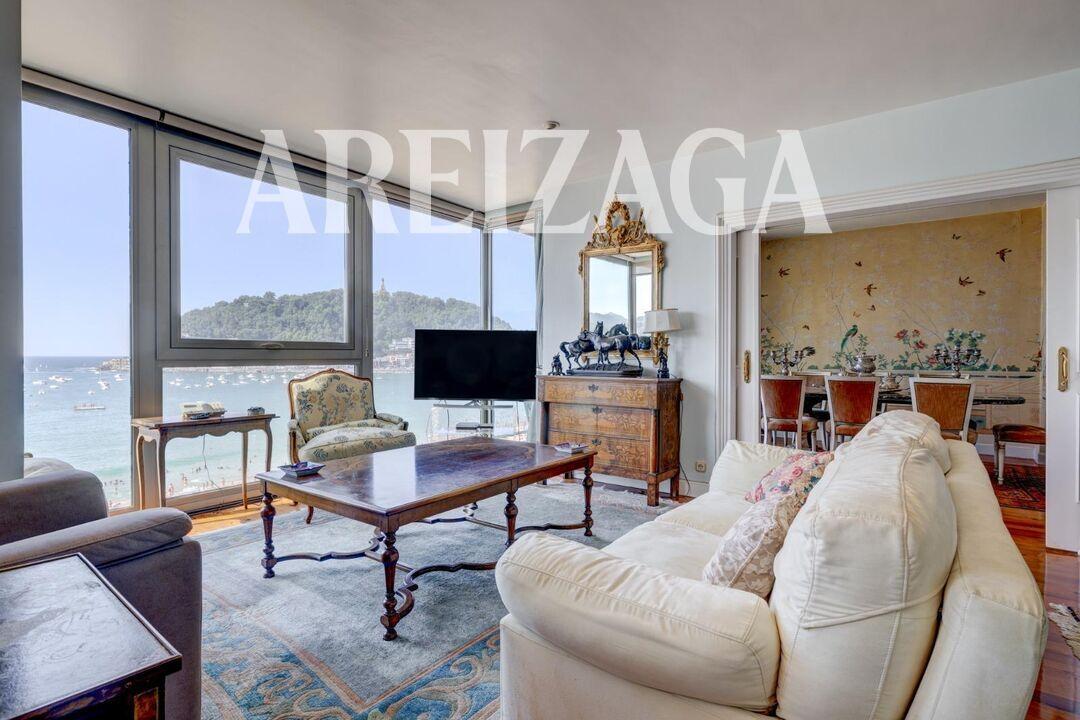 Flat for Sale in San Sebastián