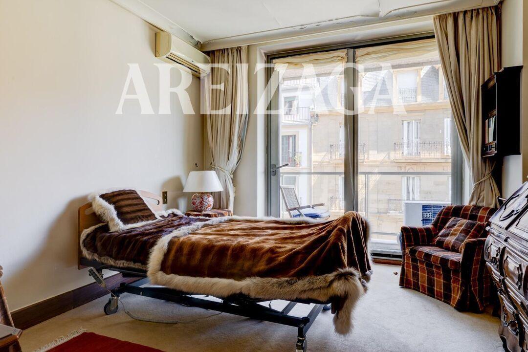 Flat for Sale in San Sebastián