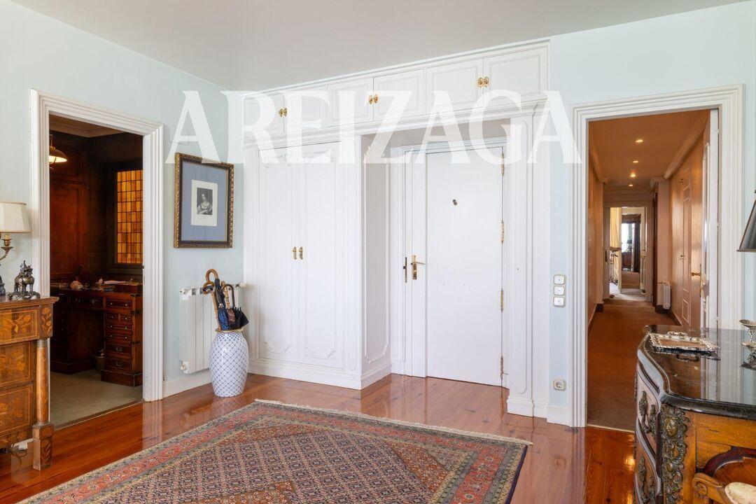 Flat for Sale in San Sebastián