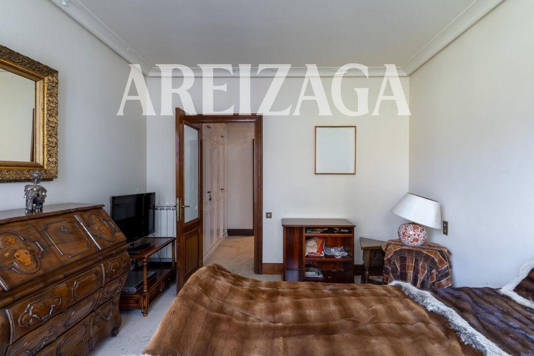 Flat for Sale in San Sebastián