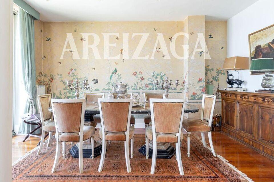 Flat for Sale in San Sebastián