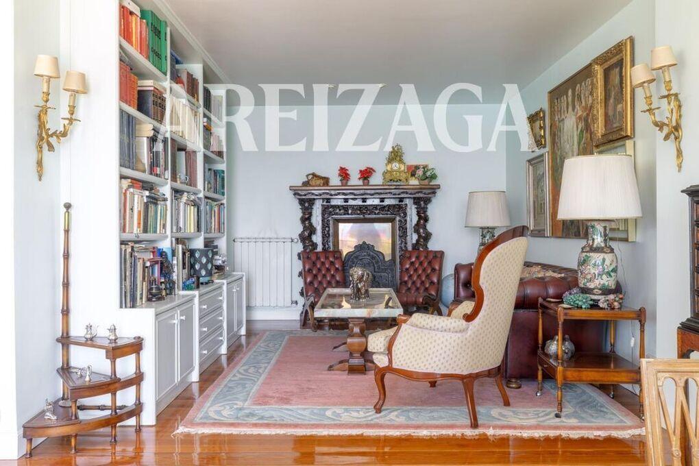 Flat for Sale in San Sebastián