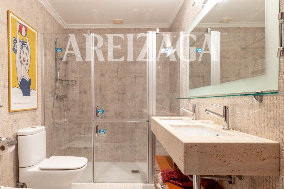 Flat for Sale in San Sebastián