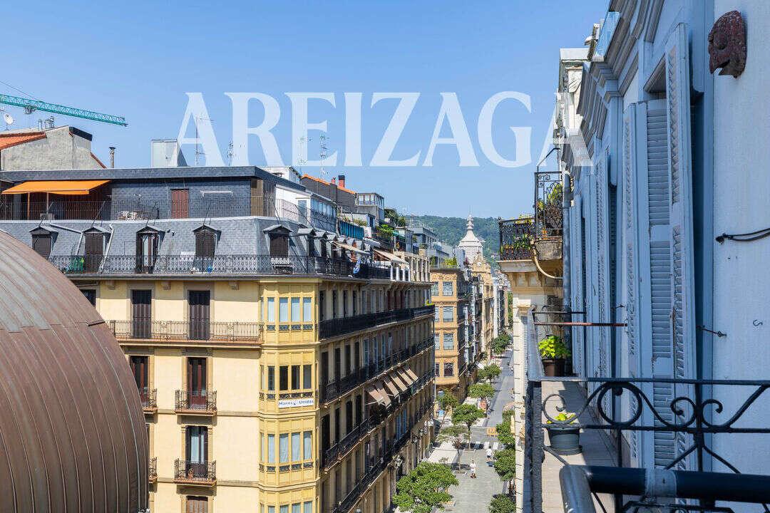 Flat for Sale in San Sebastián