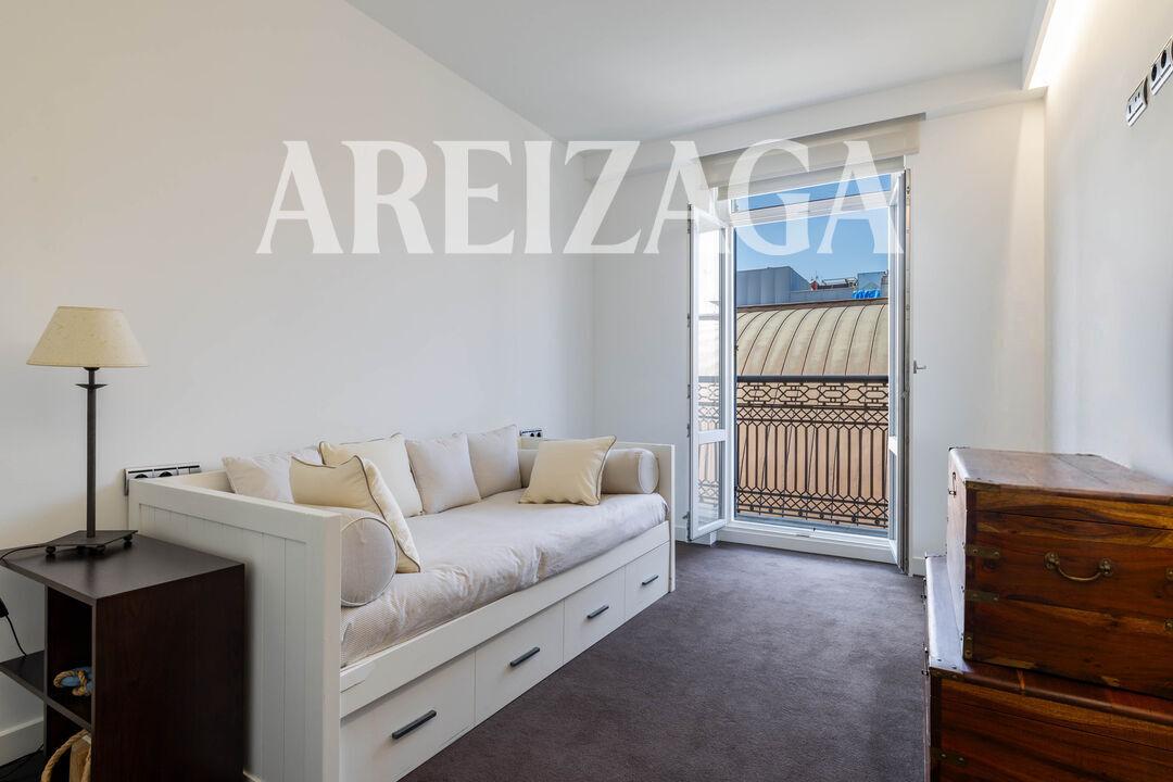 Flat for Sale in San Sebastián