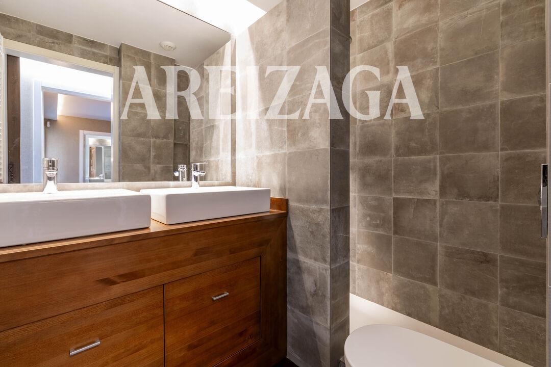 Flat for Sale in San Sebastián