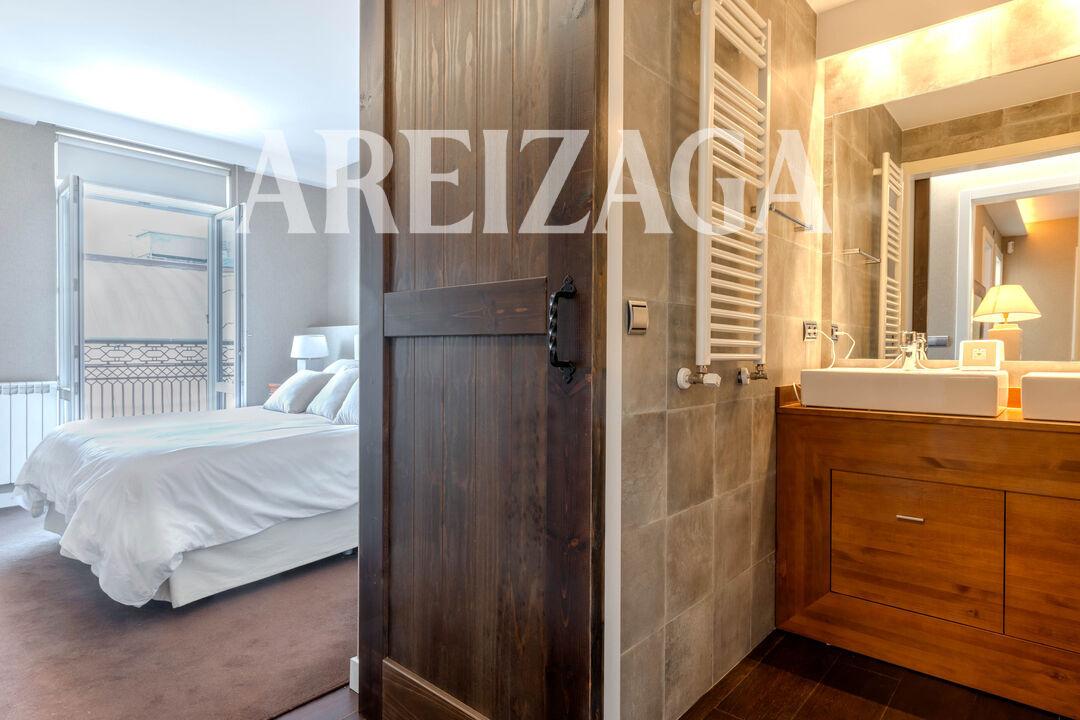 Flat for Sale in San Sebastián