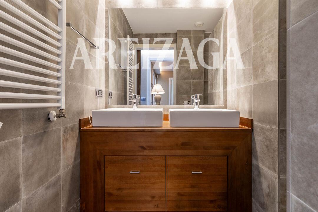 Flat for Sale in San Sebastián