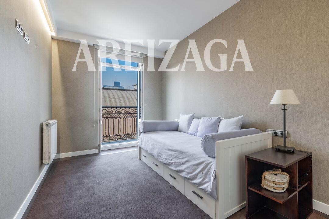 Flat for Sale in San Sebastián