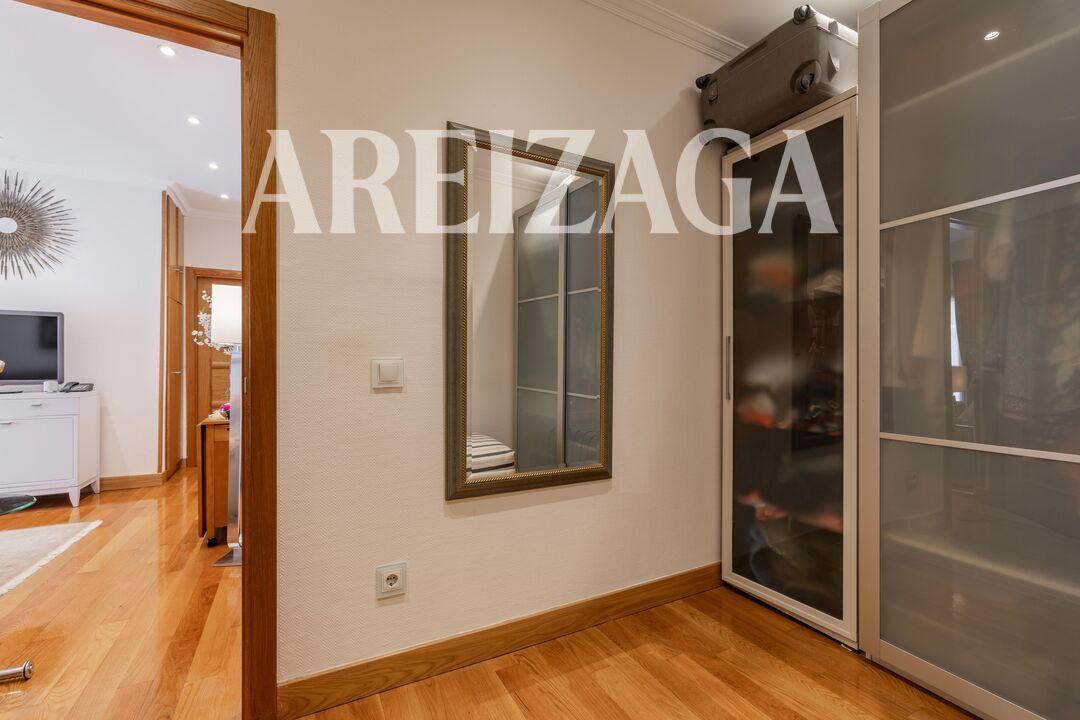 Flat for Sale in San Sebastián