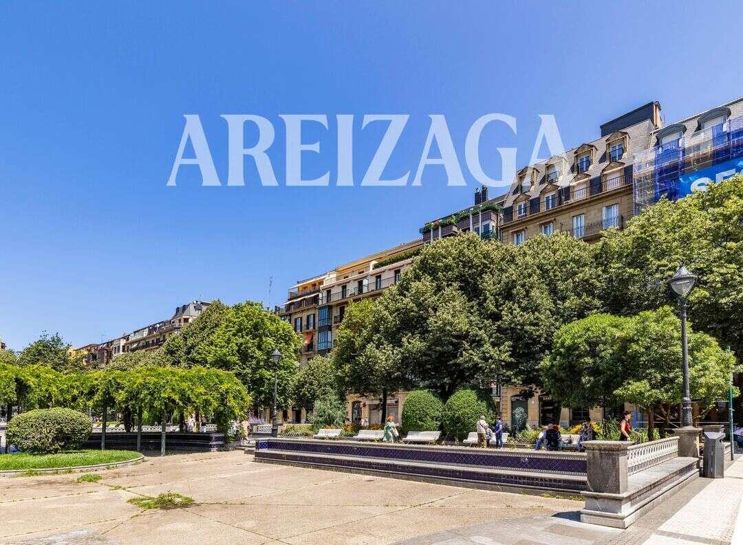 Flat for Sale in San Sebastián