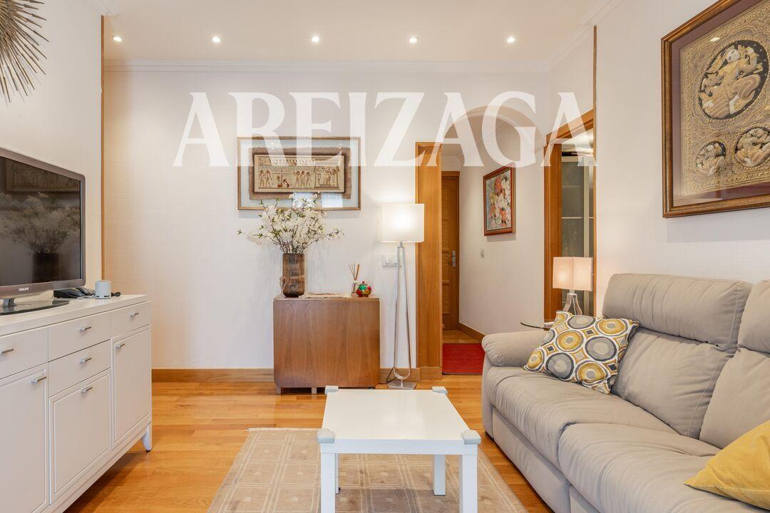 Flat for Sale in San Sebastián