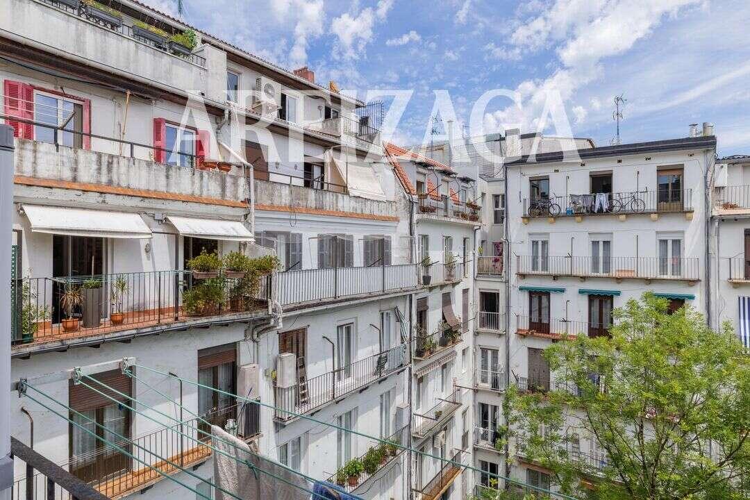 Flat for Sale in San Sebastián