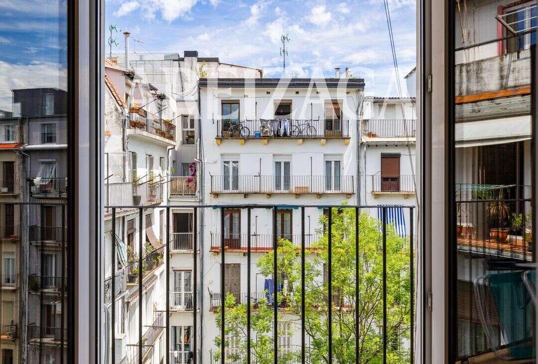 Flat for Sale in San Sebastián