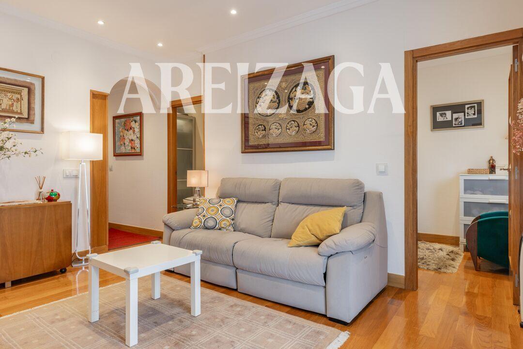 Flat for Sale in San Sebastián