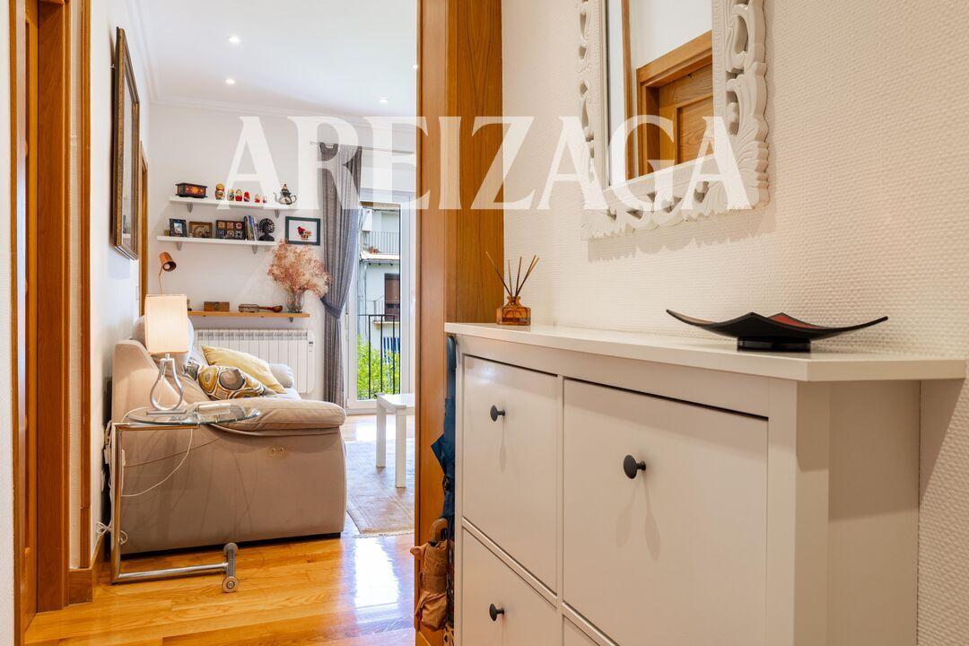 Flat for Sale in San Sebastián