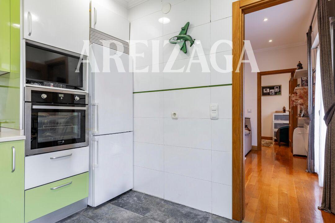 Flat for Sale in San Sebastián