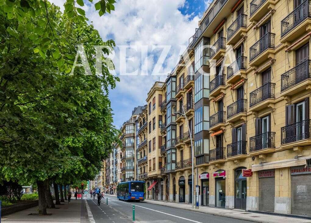 Flat for Sale in San Sebastián