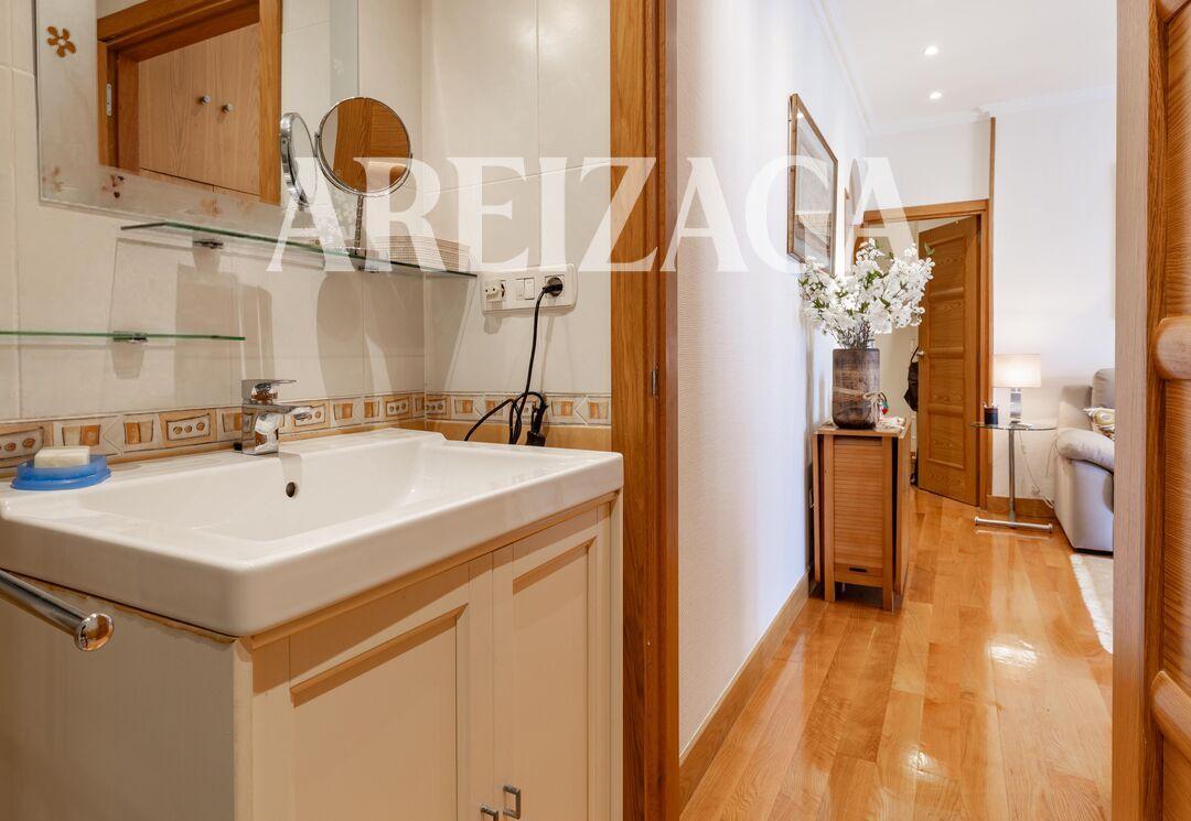 Flat for Sale in San Sebastián