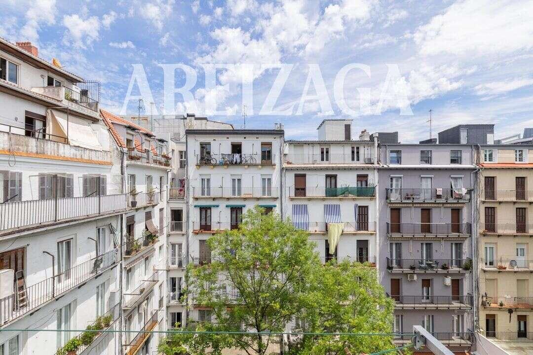 Flat for Sale in San Sebastián