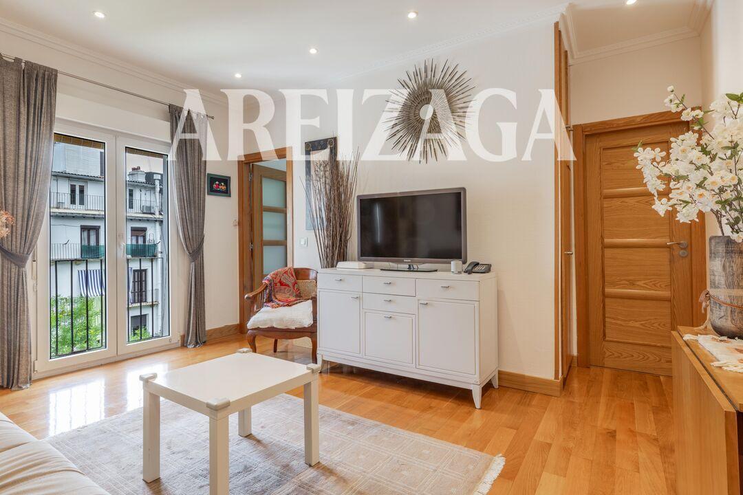 Flat for Sale in San Sebastián