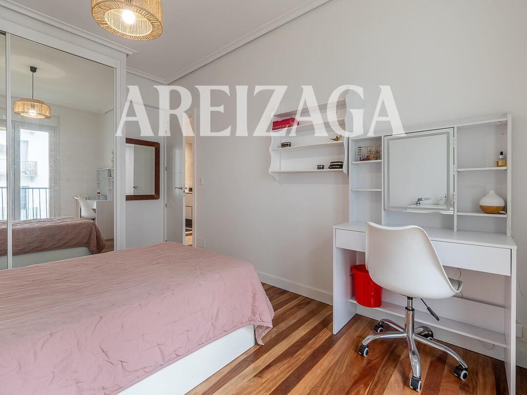 Flat for Sale in San Sebastián