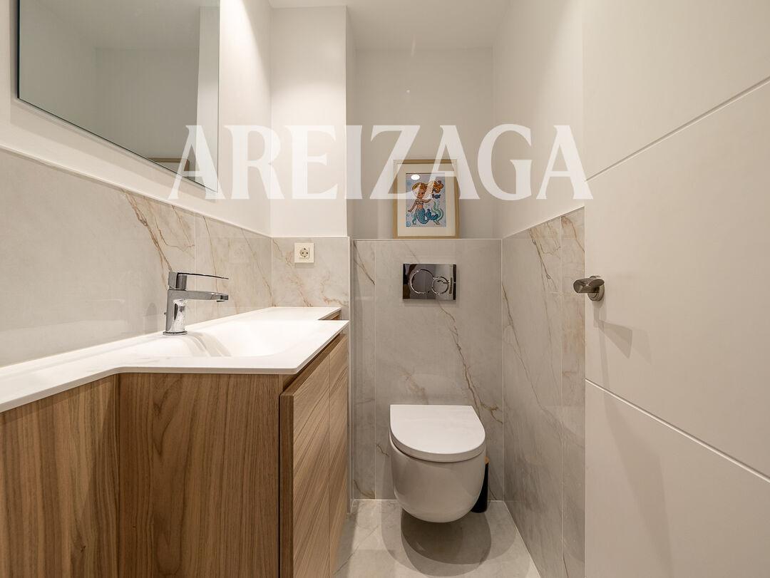 Flat for Sale in San Sebastián