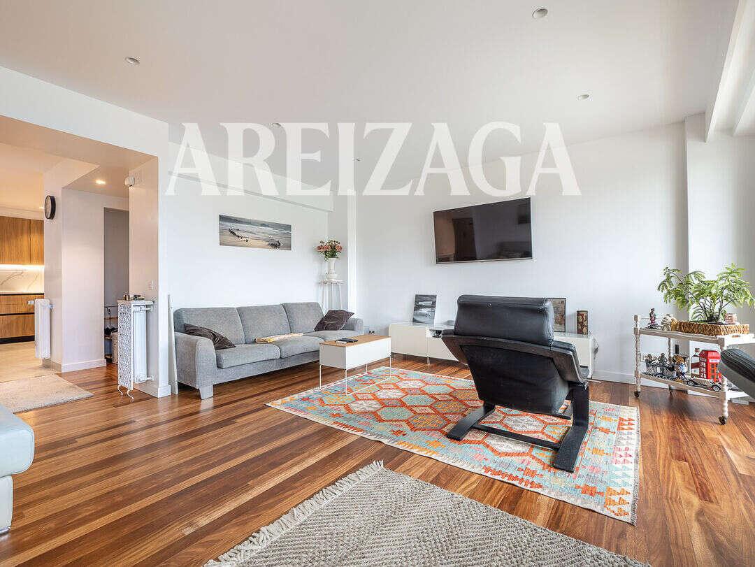 Flat for Sale in San Sebastián