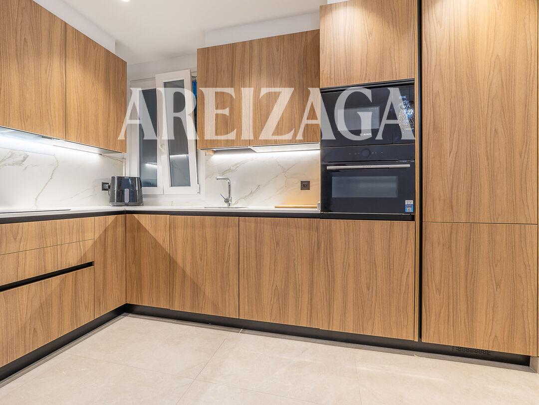 Flat for Sale in San Sebastián