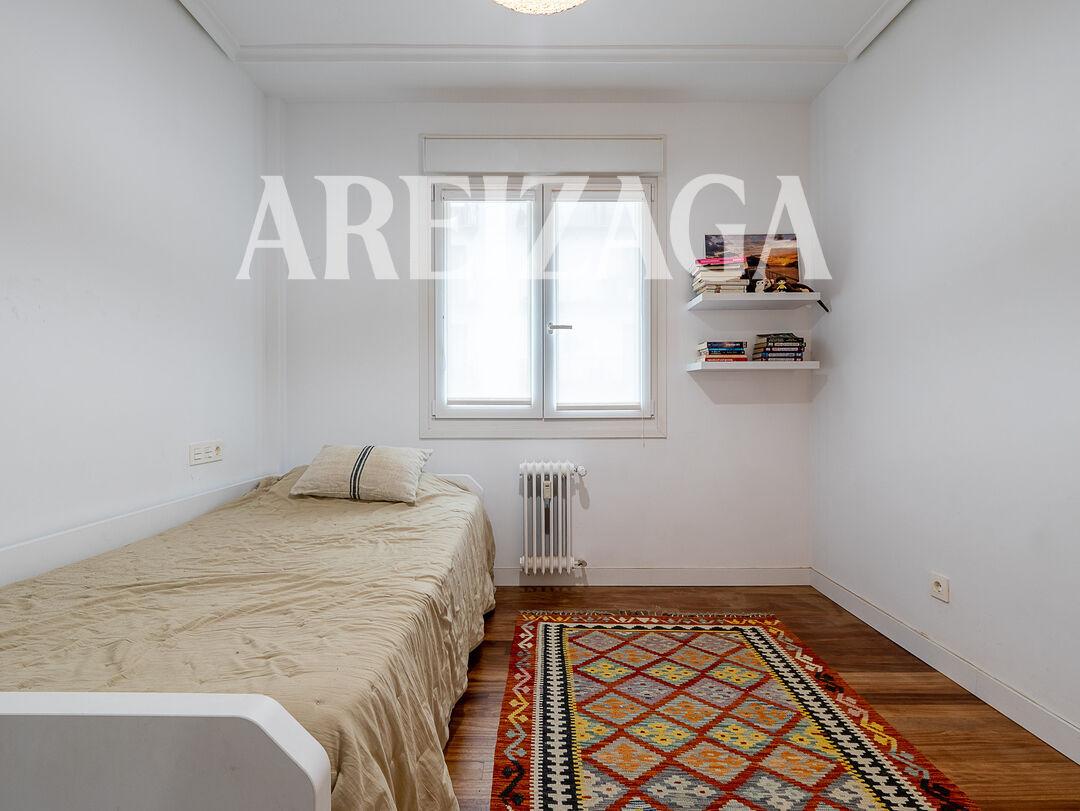 Flat for Sale in San Sebastián