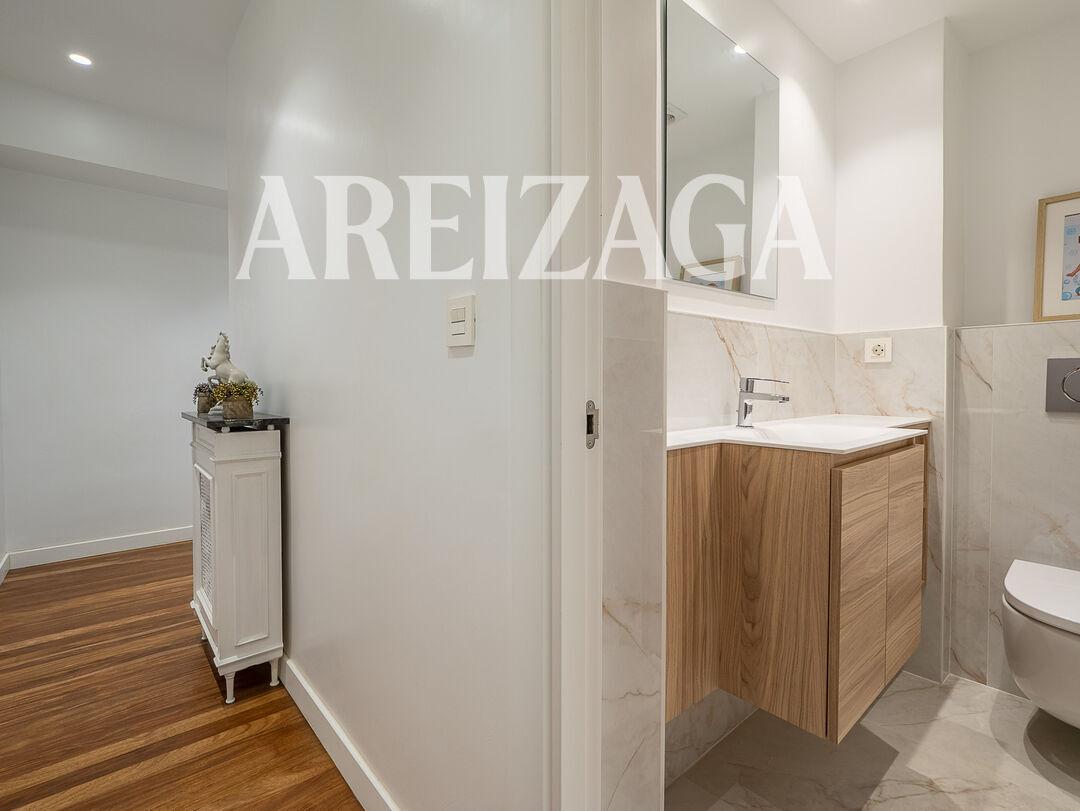 Flat for Sale in San Sebastián