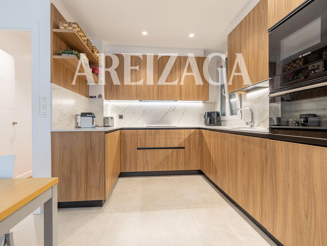 Flat for Sale in San Sebastián
