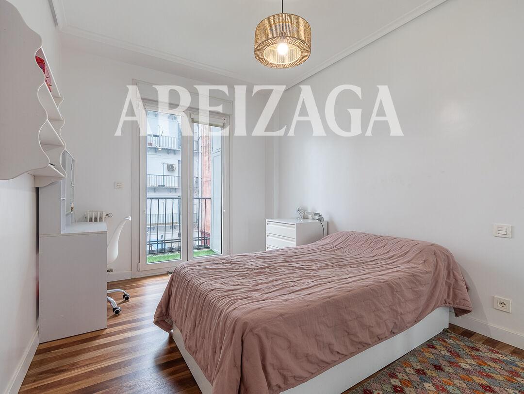 Flat for Sale in San Sebastián