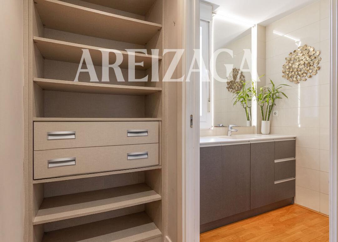 Flat for Sale in San Sebastián